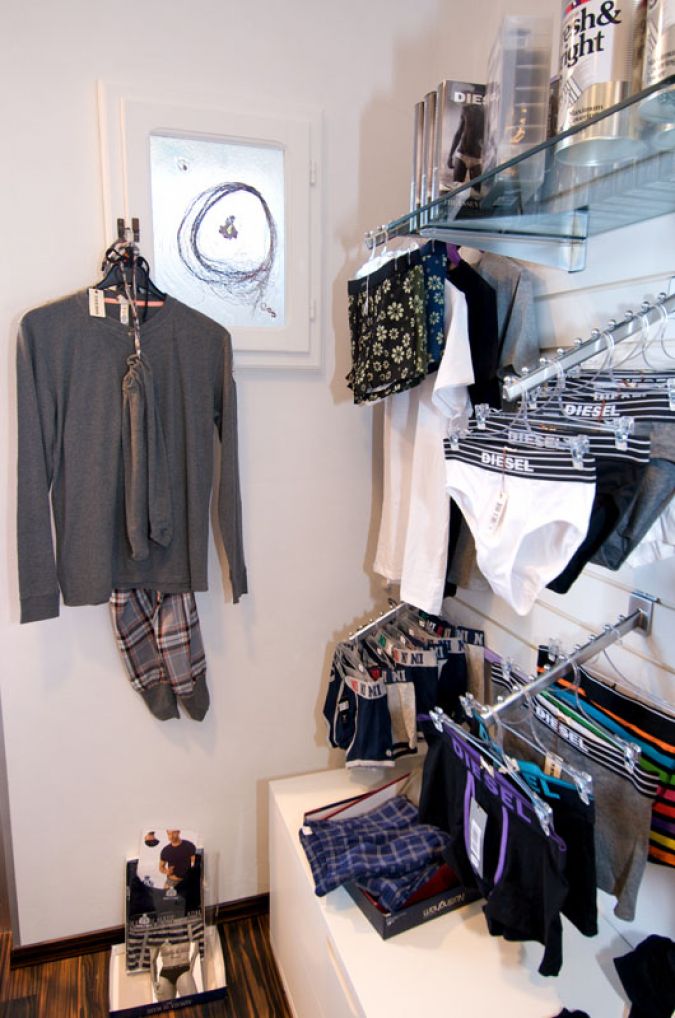 arredamento negozi abbigliamento intimo bylu borgosesia (5)